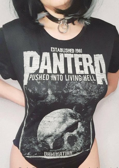 Nahá fotka uniklých OnlyFans od Emmadarkmetal