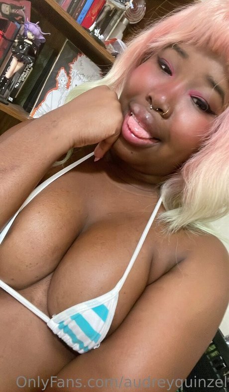 Naken lekkede OnlyFans-bilde av Audreyquinzel