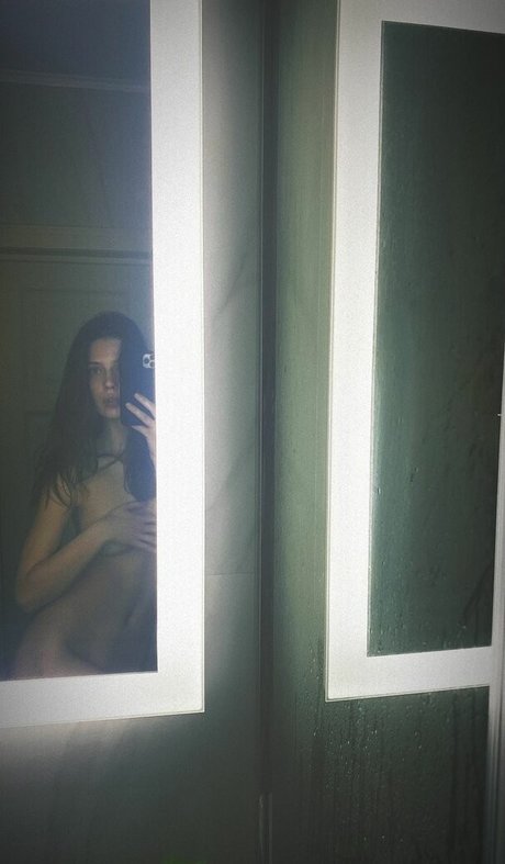 Naken lekkede OnlyFans-bilde av Sophia Breydo
