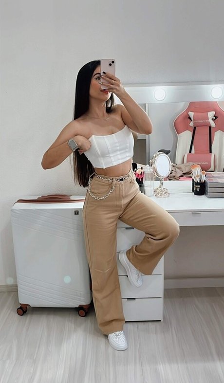 Nøgent lækket OnlyFans-billede af Larissa Costa