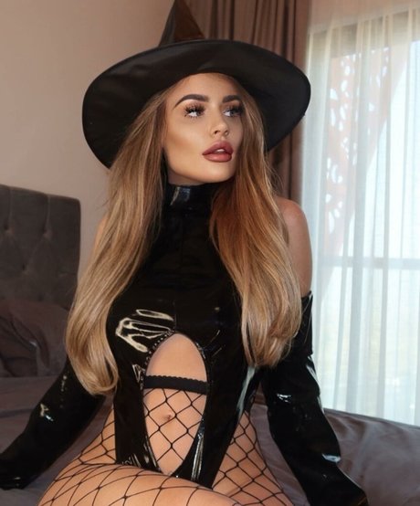Nicole Farrell