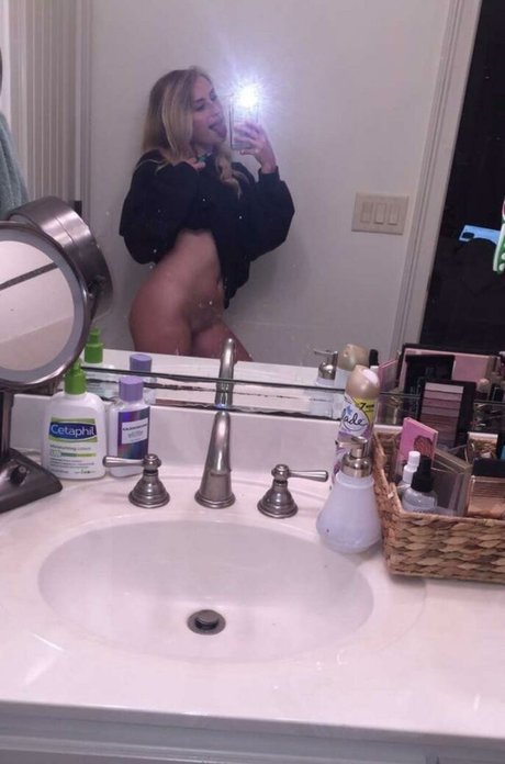 Naken lekkede OnlyFans-bilde av Uselesscumbucket