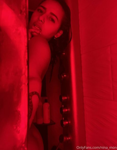 Nahá fotka uniklých OnlyFans od Ninamon