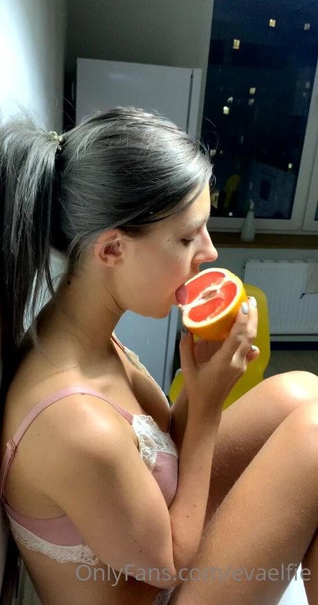 Eva Elfie OnlyFans泄露裸照