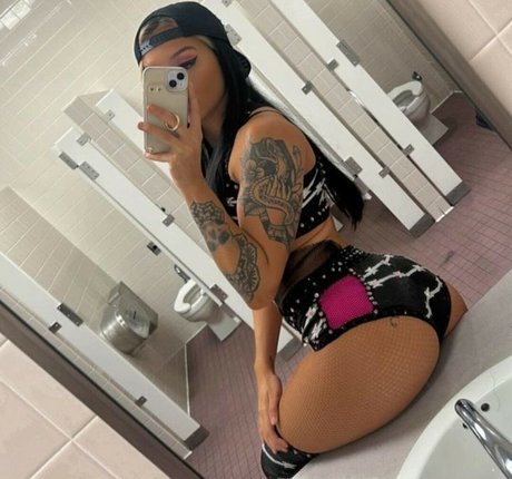 Nahá fotka uniklých OnlyFans od Cora Jade