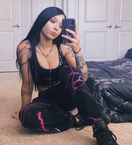 Cora Jade