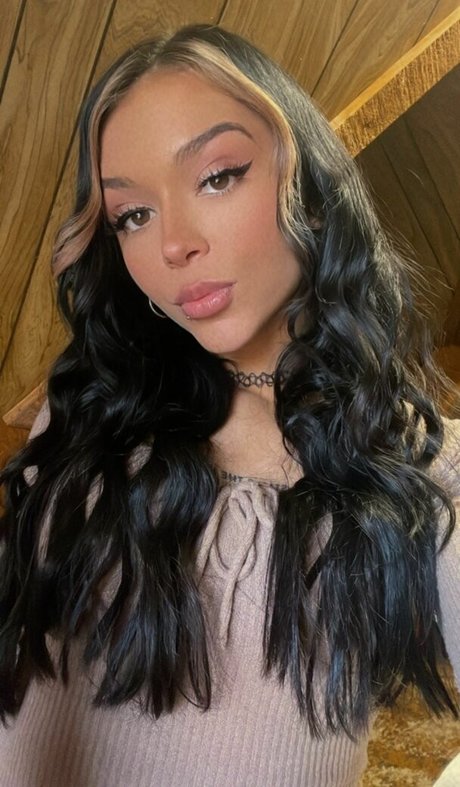 Cora Jade