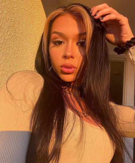 Cora Jade