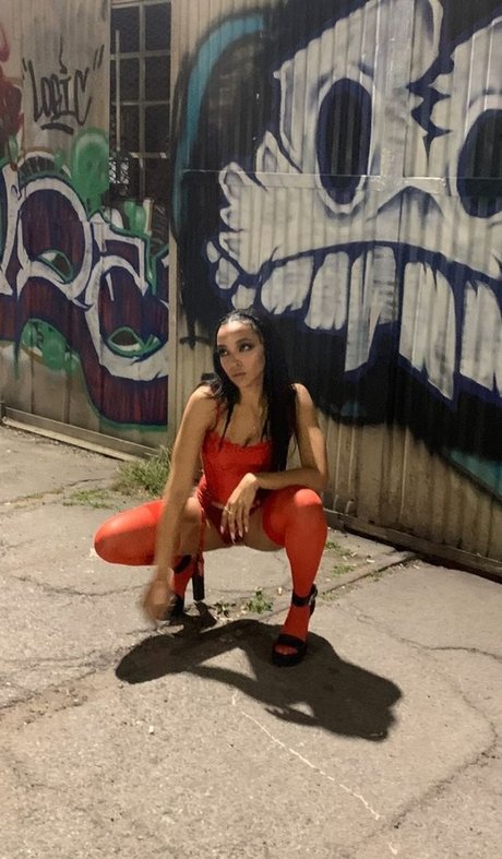 Naken lekkede OnlyFans-bilde av Tinashe