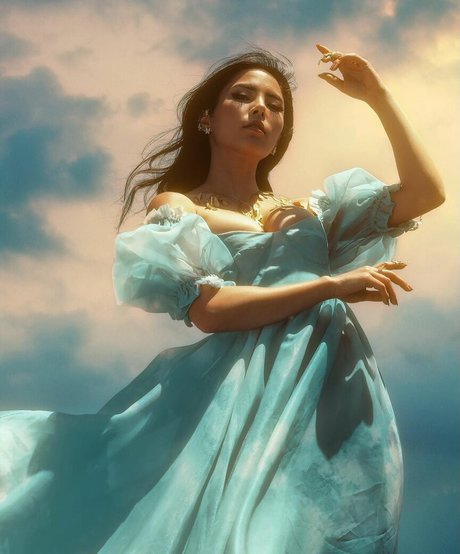 Alasti lekkinud OnlyFans-i pilt Anna Akana