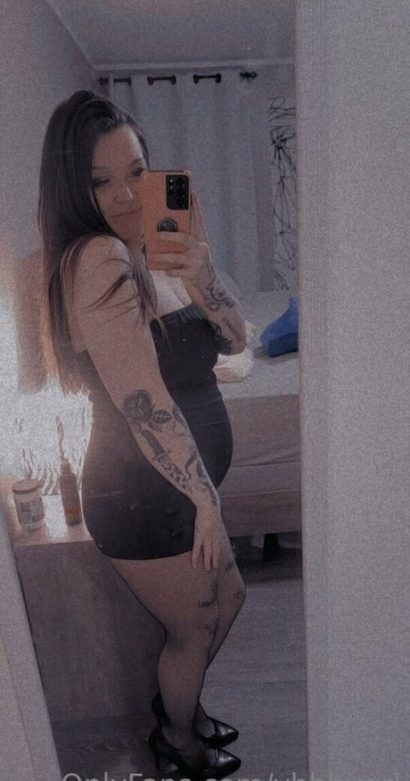 Naken lekkede OnlyFans-bilde av Yhbbygrl