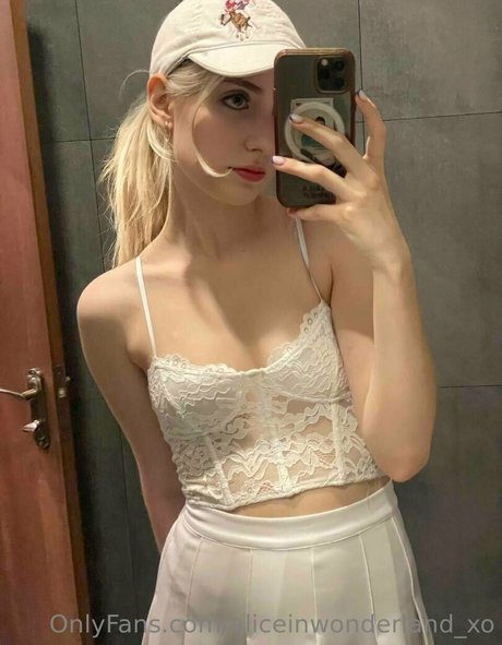 Aliceinwonderland_xo