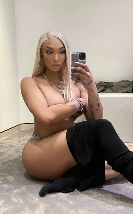 Naken läckt OnlyFans-bild av Tokyo Stylez