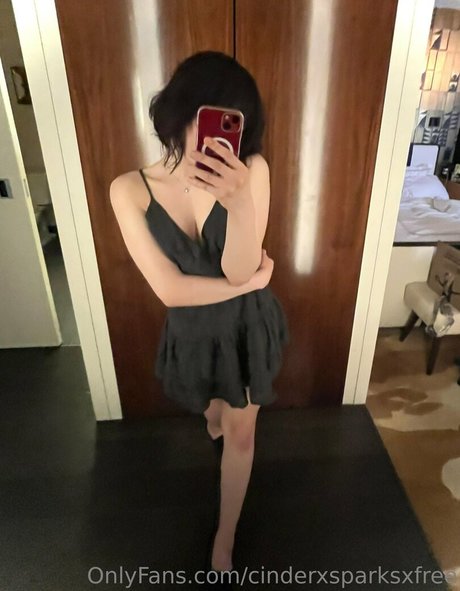 Foto desnuda filtrada de OnlyFans de Cinderxsparksxfree