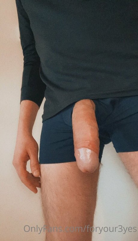 Nahá fotka uniklých OnlyFans od Foryour3yes