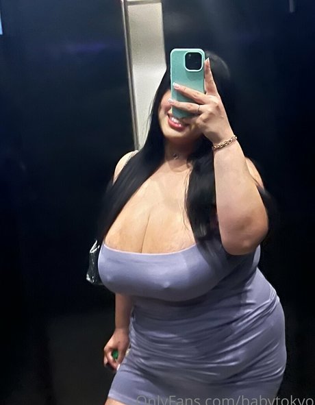 Naken läckt OnlyFans-bild av Babytokyo