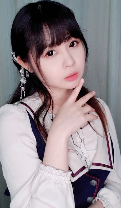 Naken lekkede OnlyFans-bilde av Clarissa Punipun