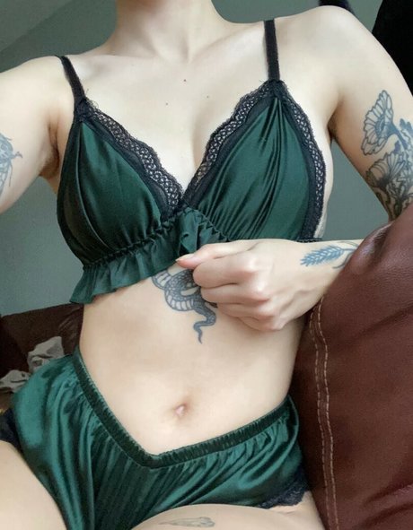 Naakte gelekte OnlyFans-foto van Pleasequietdown