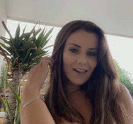 Nahá fotka uniklých OnlyFans od Mina Sauvage
