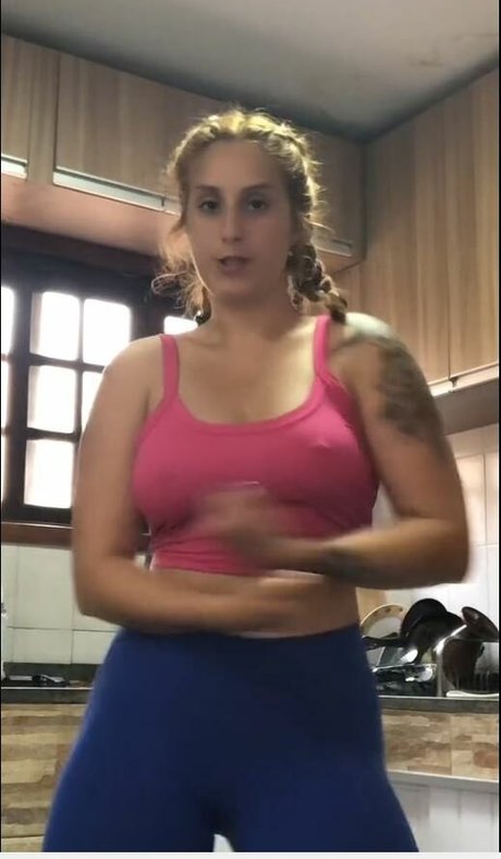 Naakte gelekte OnlyFans-foto van Lary Nascimento