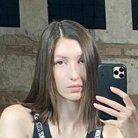 Foto di nudo di fuga di OnlyFans di Aloona Larionova