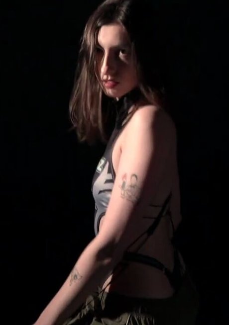 Alaston vuotanut OnlyFans-kuva Aloona Larionova