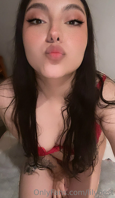 Alasti lekkinud OnlyFans-i pilt Lilybest