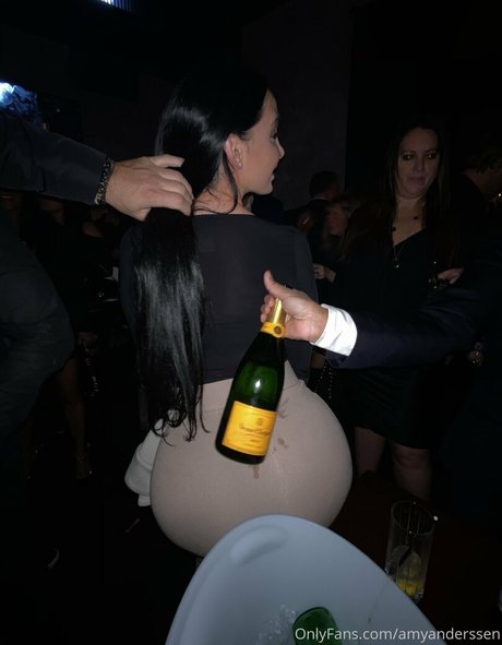 Naken läckt OnlyFans-bild av Amyanderssen