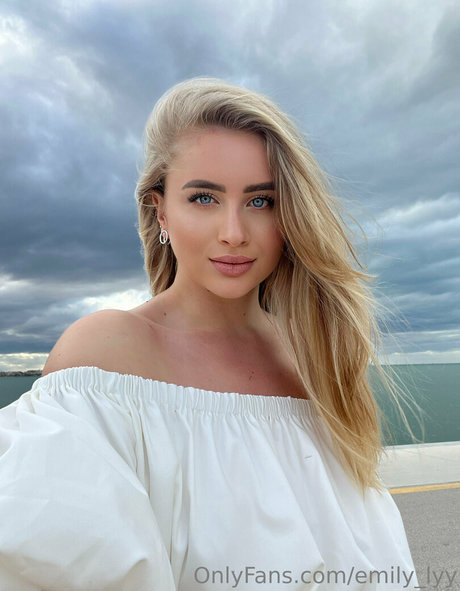 Emilylyy OnlyFansリークヌード写真