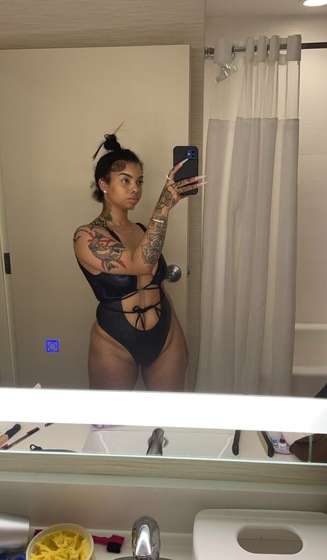 Обнаженная фотография утечки OnlyFans от Mamasmamasrec
