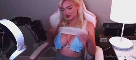 Nahá fotka uniklých OnlyFans od Ann Fith Carlson