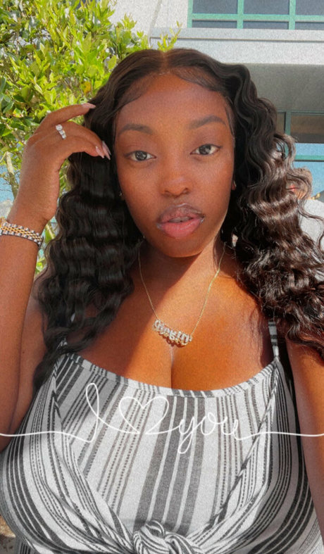 Nøgent lækket OnlyFans-billede af Niyahrenee