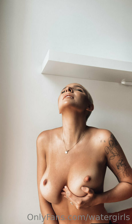 Naken läckt OnlyFans-bild av Watergirls