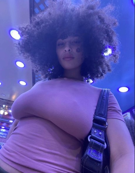 Nahá fotka uniklých OnlyFans od Sarina