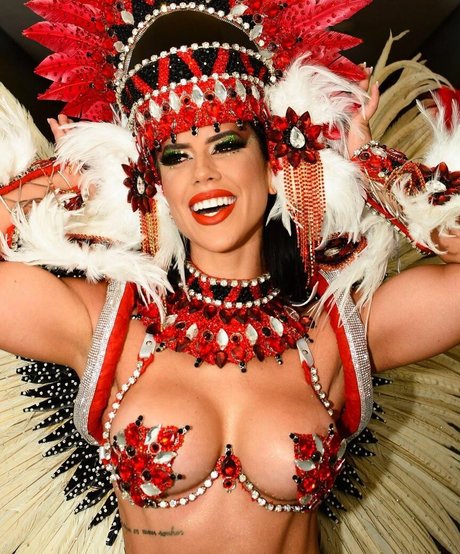 Nahá fotka uniklých OnlyFans od Larissa Tomasia