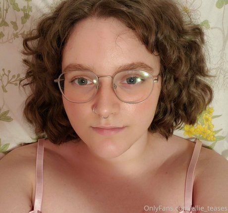 Ellie_teases