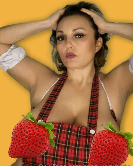 Nahá fotka uniklých OnlyFans od Snarkybrunette