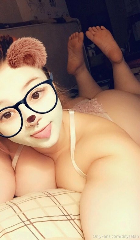 Nahá fotka uniklých OnlyFans od Tinysatan