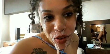 Foto desnuda filtrada de OnlyFans de Strokeitforher