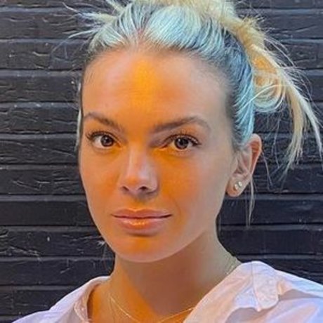 Nahá fotka uniklých OnlyFans od Louisa Johnson