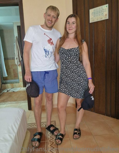 Foto di nudo di fuga di OnlyFans di Nextdoornudistsfree