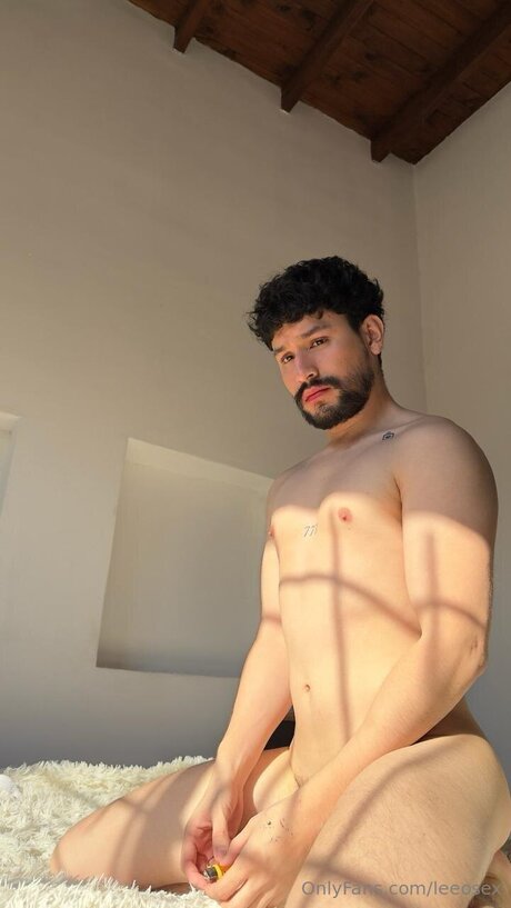 Naken lekkede OnlyFans-bilde av Leeosex
