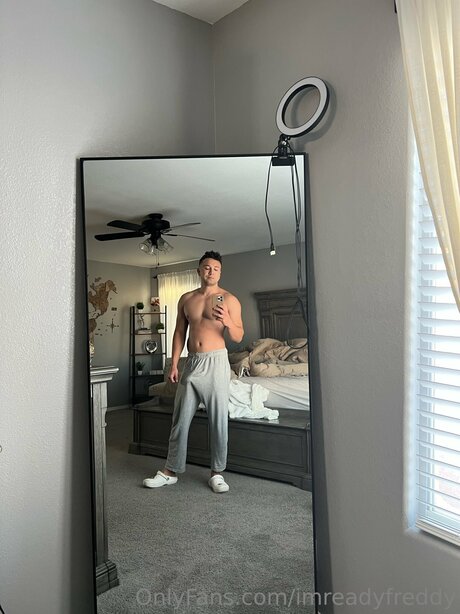 Naakte gelekte OnlyFans-foto van Imreadyfreddy