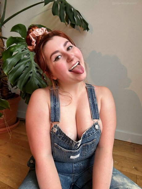 Alasti lekkinud OnlyFans-i pilt Isla Moonfree