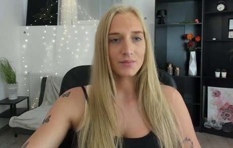 Nahá fotka uniklých OnlyFans od Nicolette Shea