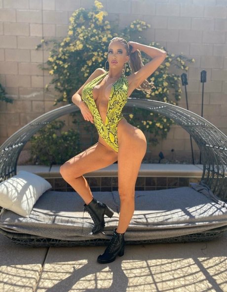 Nicolette Shea