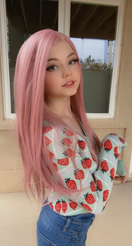 Naken läckt OnlyFans-bild av Strawbeariemilkk