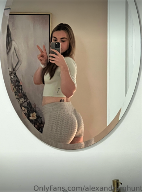 Naakte gelekte OnlyFans-foto van Alexandra M Hunt