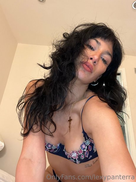Foto desnuda filtrada de OnlyFans de Alexis Afshar