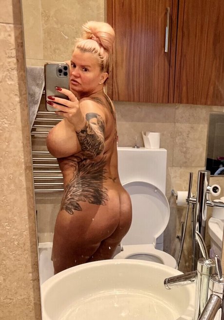 Kerry Katona OnlyFansリークヌード写真